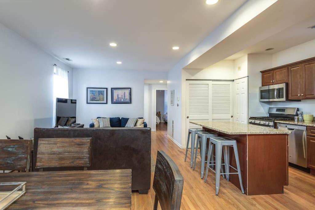 Lincoln Park Living - 2 Holiday home
